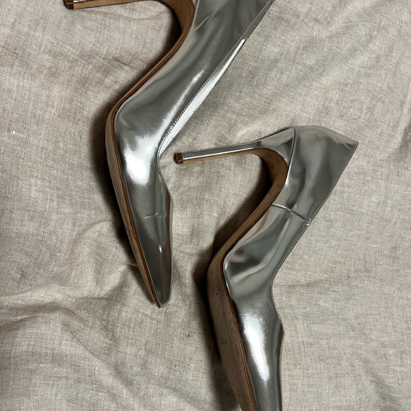 Manolo Blahnik Classic Platinum shoes, Women’s Euro 40, US 9, perfect condition! - Picture 6 of 11